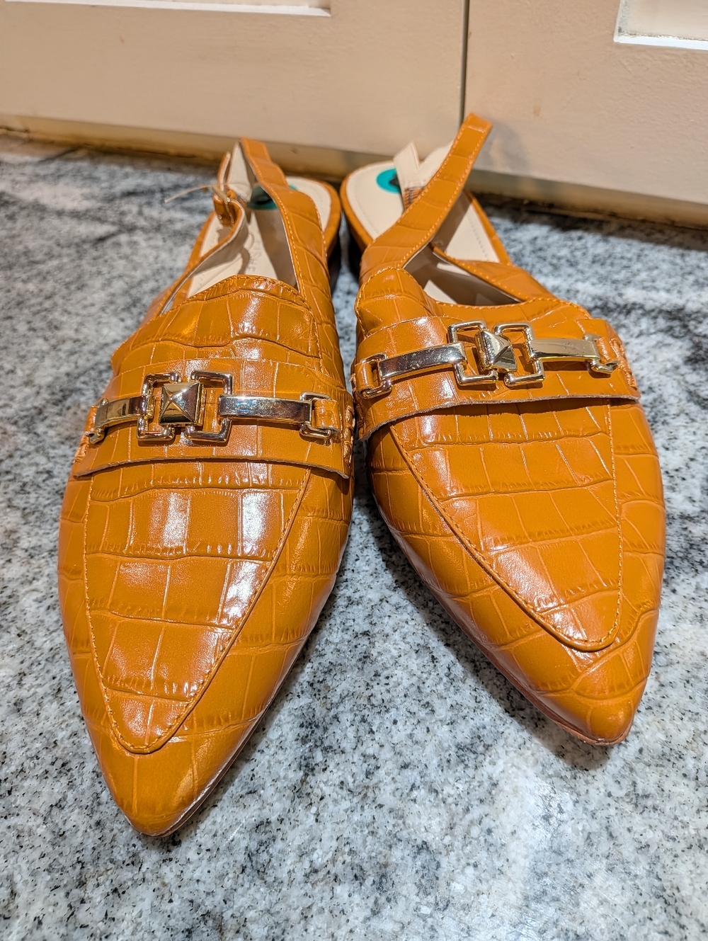 Marc Fisher NWOT Slingback Flats Loafers Orange Camel  Alligator Size 8